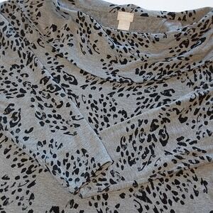 Chico's Zenergy Women's Tunic Sweater‎ Sz 2P  (12-14P) Gray Cheeta Print Stretch